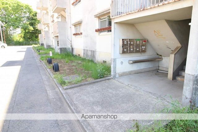 ビレッジハウス総和1号棟の玄関写真