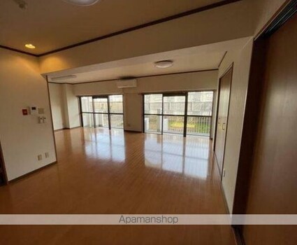 香西グランドマンション１０７[2LDK/89.34m2]のリビング・居間