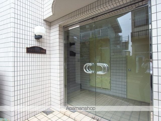 グランドール関根の玄関写真