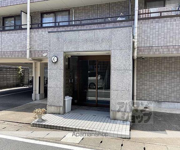 シャトーキャピタルの玄関写真