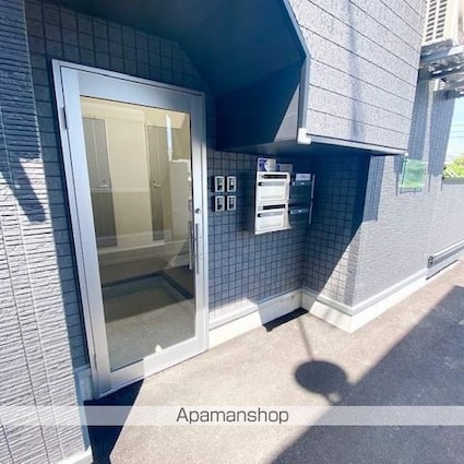 リベール東近江[1LDK/32.34m2]のエントランス