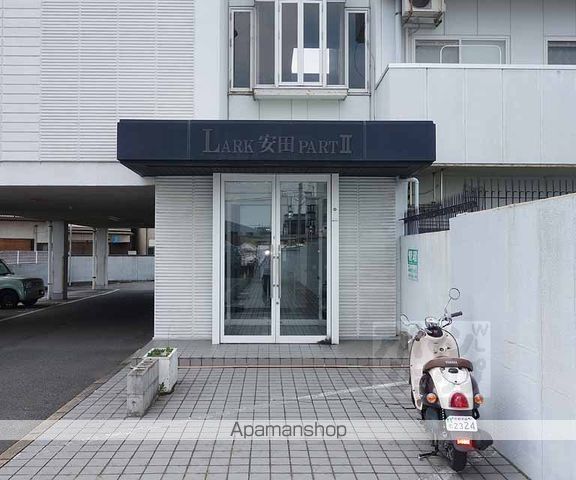 ラーク安田パートIIの玄関写真