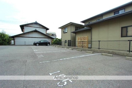 サニーハイツ鬼無　[3LDK/66.15m2]の駐車場