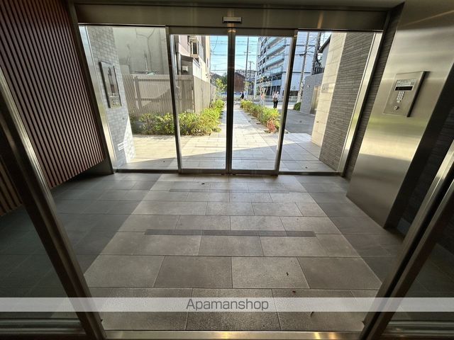 アドバンス大阪バレンシアの玄関写真