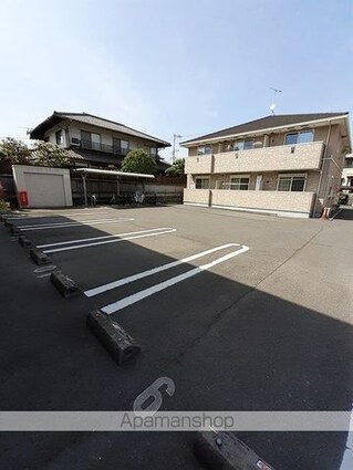 ヴァンヴェールＢ[1R/32.9m2]の駐車場4