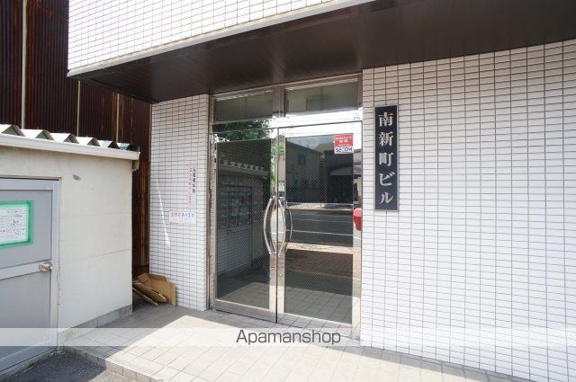 南新町ビルの玄関写真
