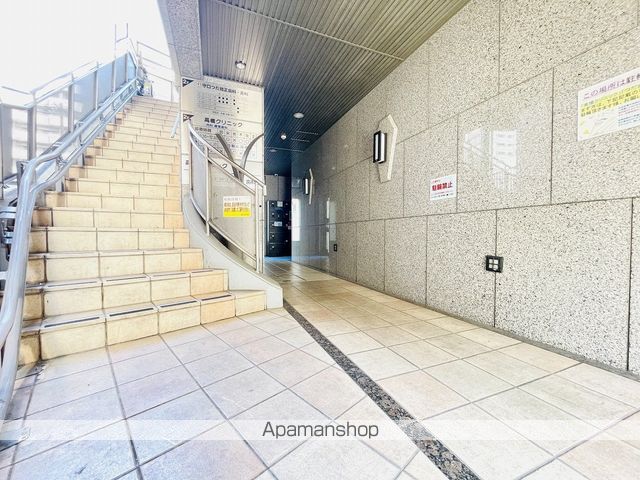 駅前敷島ビルの玄関写真