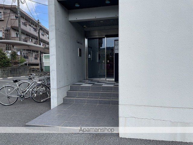 SAINT−HURSTの玄関写真