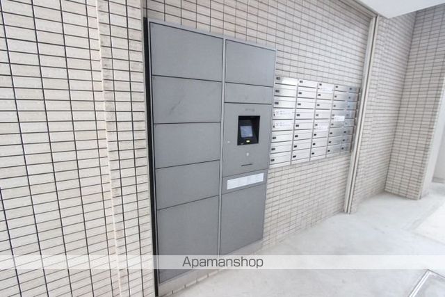 ラクラス市川の玄関写真