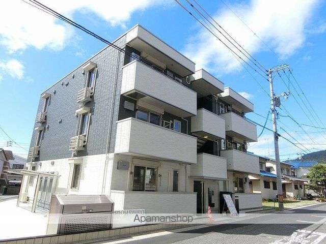 ONE WIDE 山本の外観写真