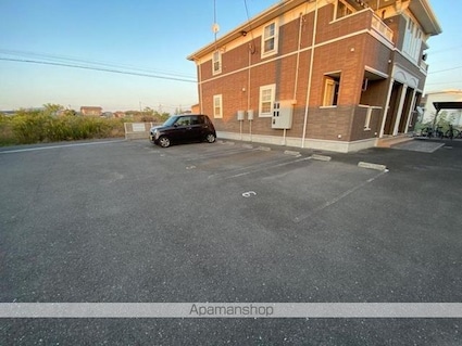 ニュープレイス　Ｂ[1LDK/42.63m2]の駐車場