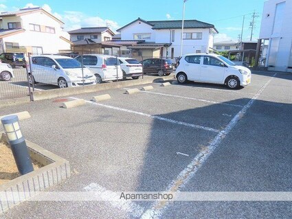 レオパレス中御所[1K/20.28m2]の駐車場