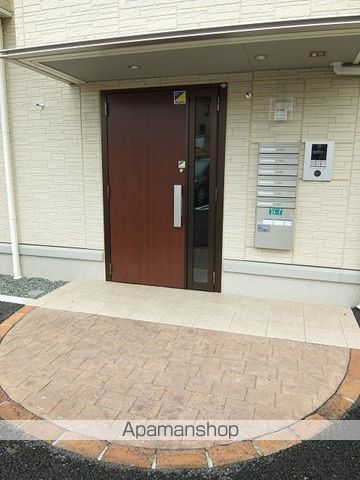 クレセリアIIIの玄関写真
