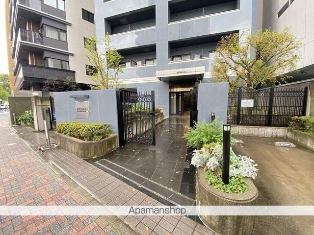 レジディア上野池之端の玄関写真