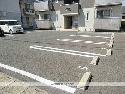 グレイス　ハイム[1R/27.8m2]の駐車場