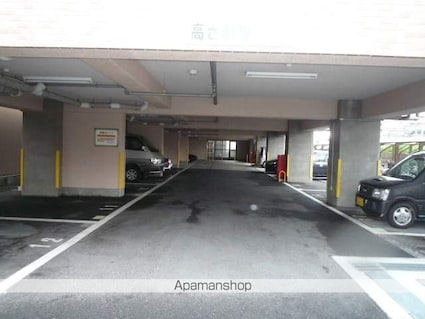 アートプラザユー[1K/28.67m2]の駐車場3