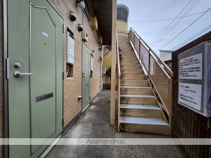 パレス高幡[1R/16.9m2]のエントランス