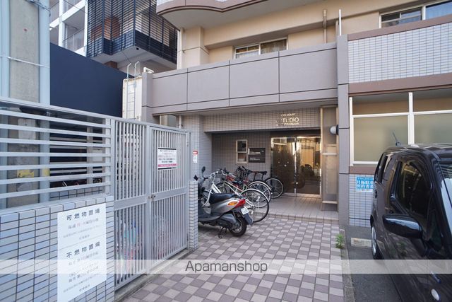 ダイナコートエスタディオ西新南の玄関写真