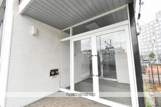 ループロードマンションIの玄関写真