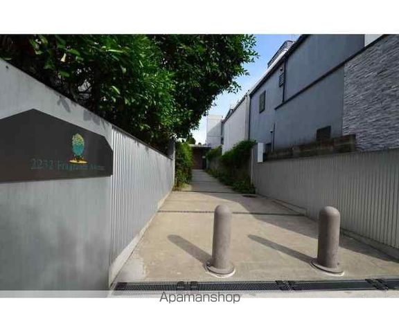 2232フレグランスアベニューの玄関写真