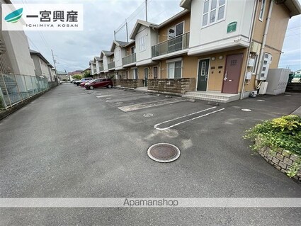 コンフォート　Ａ棟[1LDK/46.49m2]の駐車場1