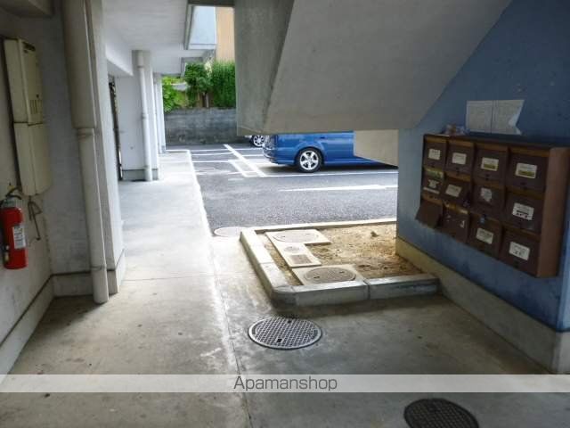 共生マンションの玄関写真