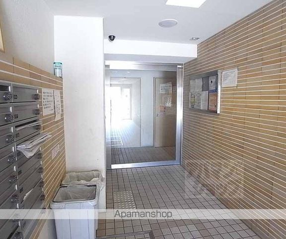 ハウスセゾン御所南の玄関写真
