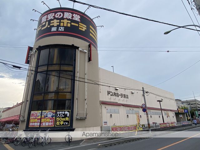 VILLA GARLAND COURTの周辺写真