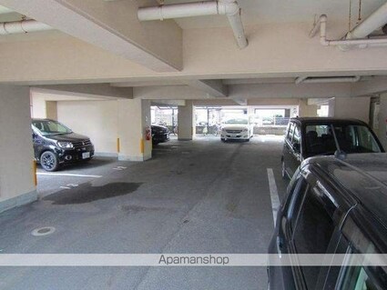 ｉｓｍ[1R/31.59m2]の駐車場