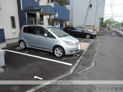 フル・ブルーム[1LDK/39.33m2]の駐車場1