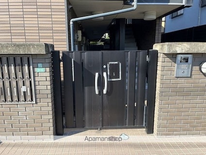 レオパレスアークハウス[1K/19.87m2]のエントランス