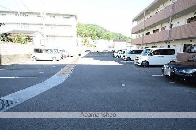 プチシャンスⅡ[2LDK/63.17m2]の駐車場2