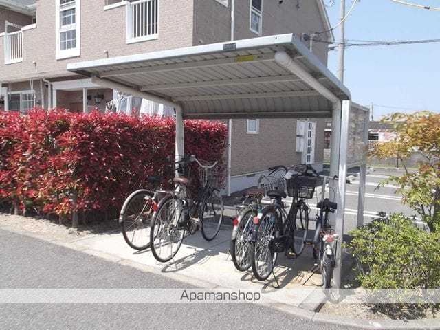 カンパヌール Aの玄関写真