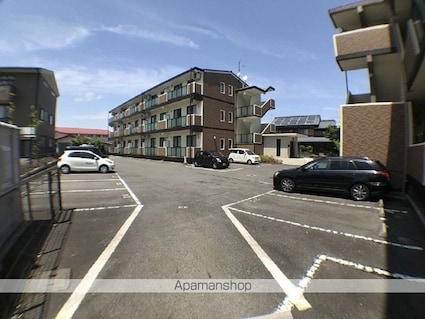 エルミナコート八日市[1LDK/54m2]の駐車場2