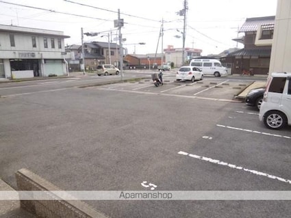 滋賀県近江八幡市安土町下豊浦[店舗/61.89m2]の駐車場3