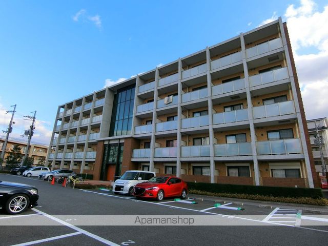 ロイヤルドミトリー同志社前の外観写真