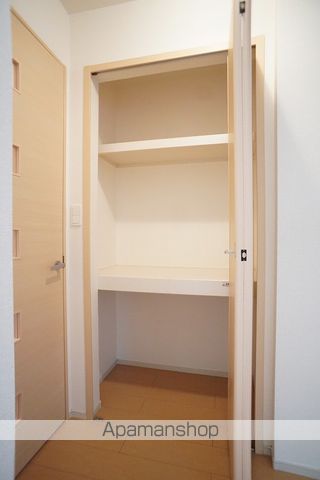 袋井市 2階建 築15年の内装写真