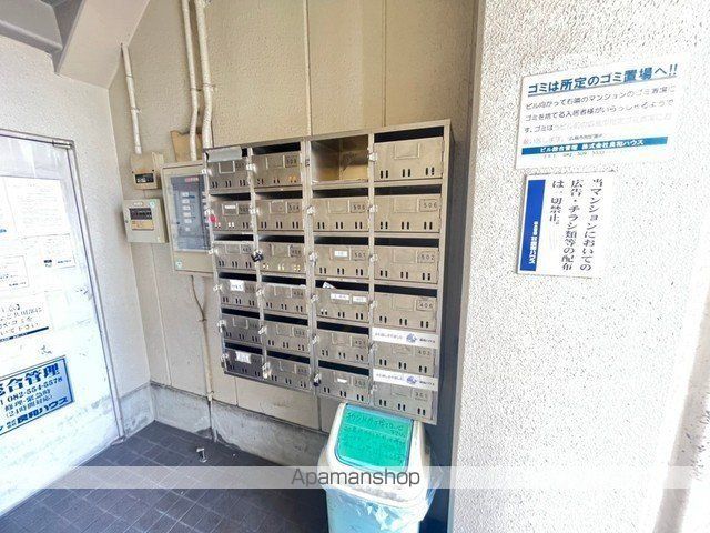 清水ビルの玄関写真
