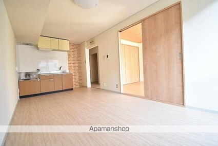 シャインポート屋島ＡＤ棟[2DK/50m2]のリビング・居間