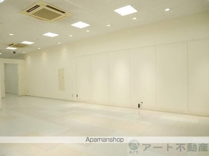 第７コートエル（テナント）[1R/372.42m2]のリビング・居間2