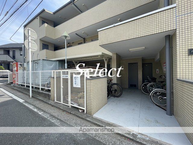 ペルテ金沢文庫の玄関写真