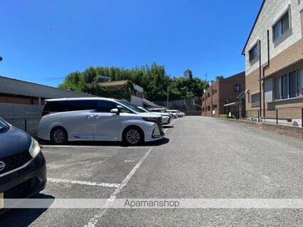 プランドール城ノ元[2LDK/51.3m2]の駐車場