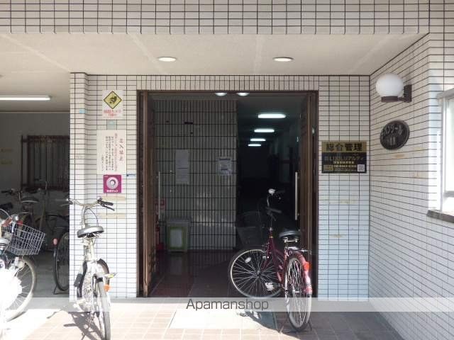 ラパンジール小路東の玄関写真