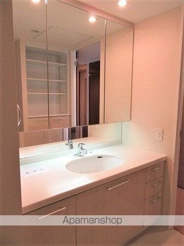 グランアルト福住オーヴェスト棟の内装写真