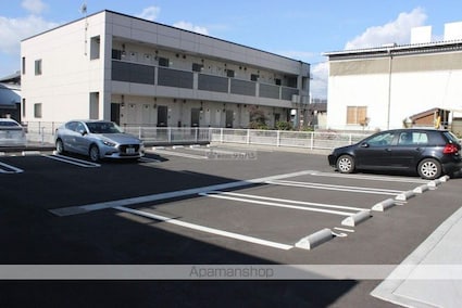 フォレスト引野[1K/30.2m2]の駐車場2