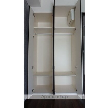 コンフォリア東新宿ステーションフロント[1K/25.92m2]の収納