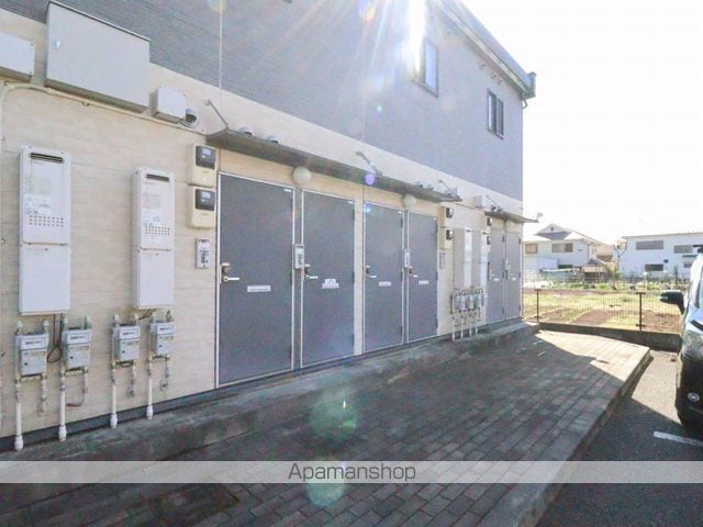 レオパレス雷塚IIの玄関写真