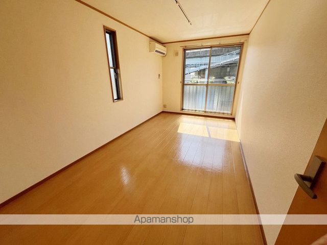 サージ Aの内装写真