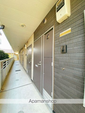 レオネクストマ メゾンの玄関写真