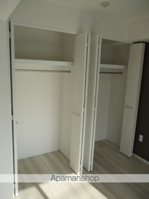 ラティエラ滝野川[2LDK/55.8m2]の収納